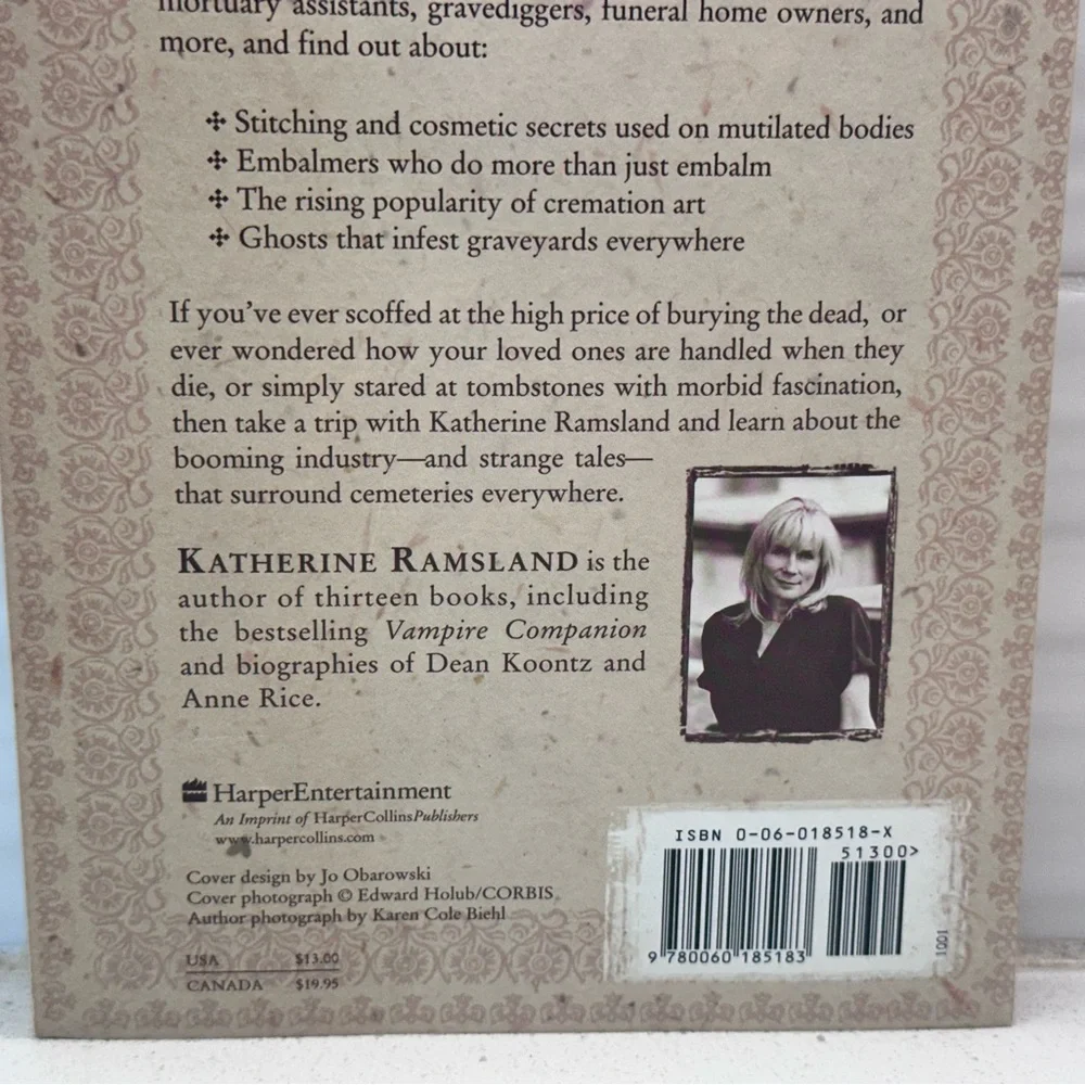 Cemetery Stories: Haunted Graveyards, Embalming Secrets (Paperback, 2001)